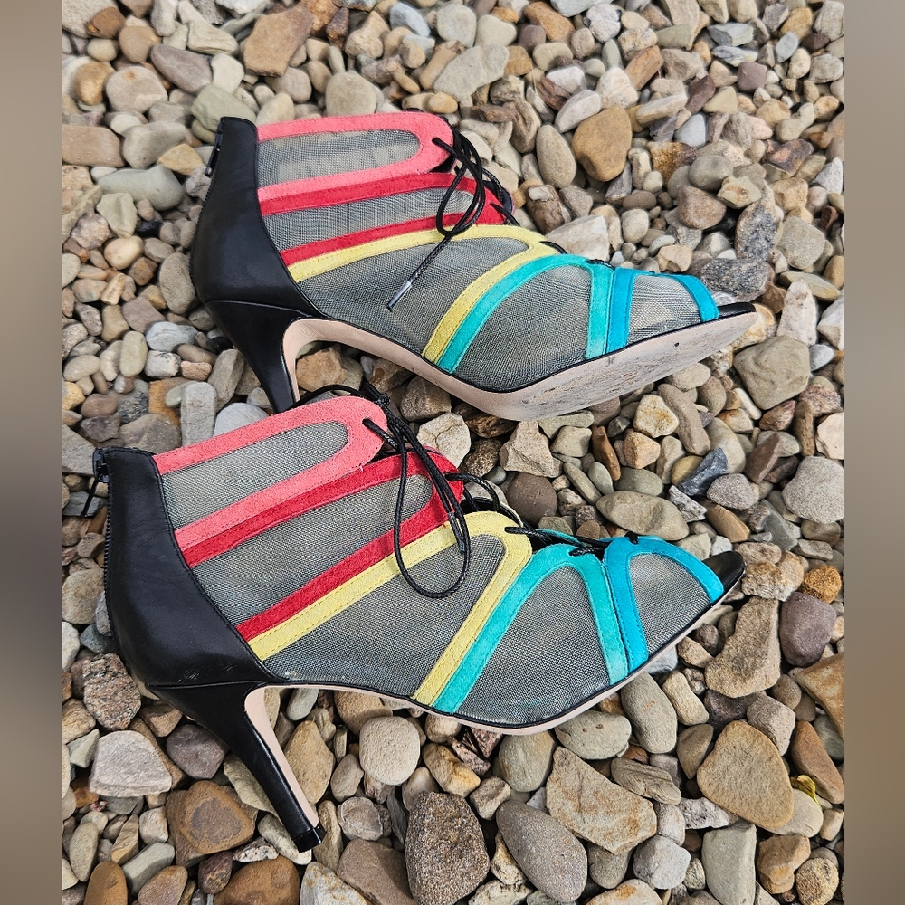 Vaneli strappy mesh 80s Vintage black and rainbow leather high Heels 8 N